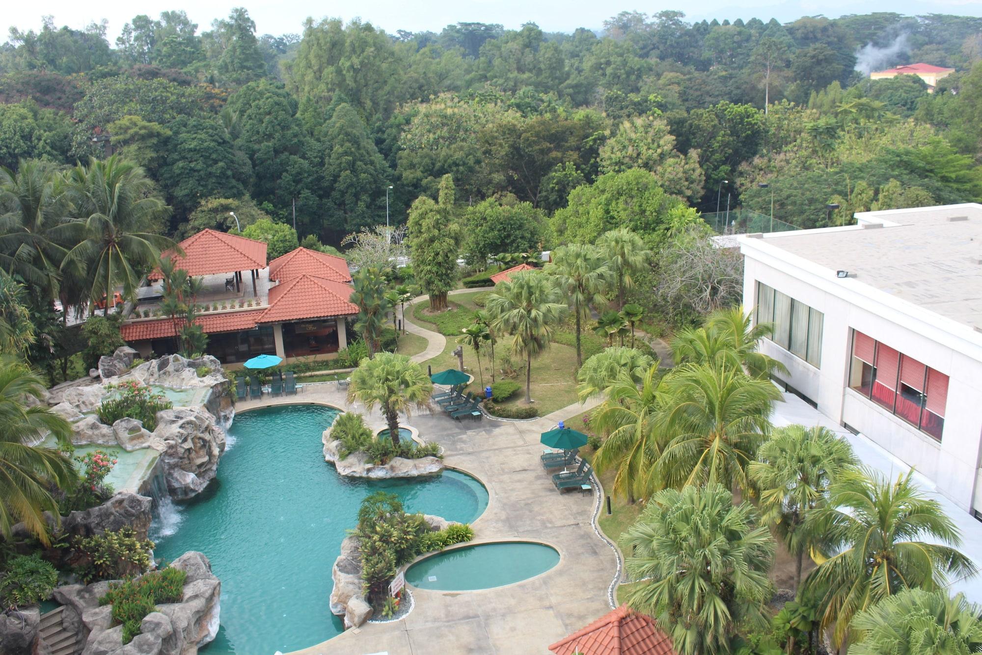 Royale Chulan Seremban Exterior photo The swimming pool at the resort
