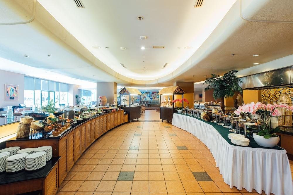 Royale Chulan Seremban Exterior photo The buffet at the 360 Restaurant