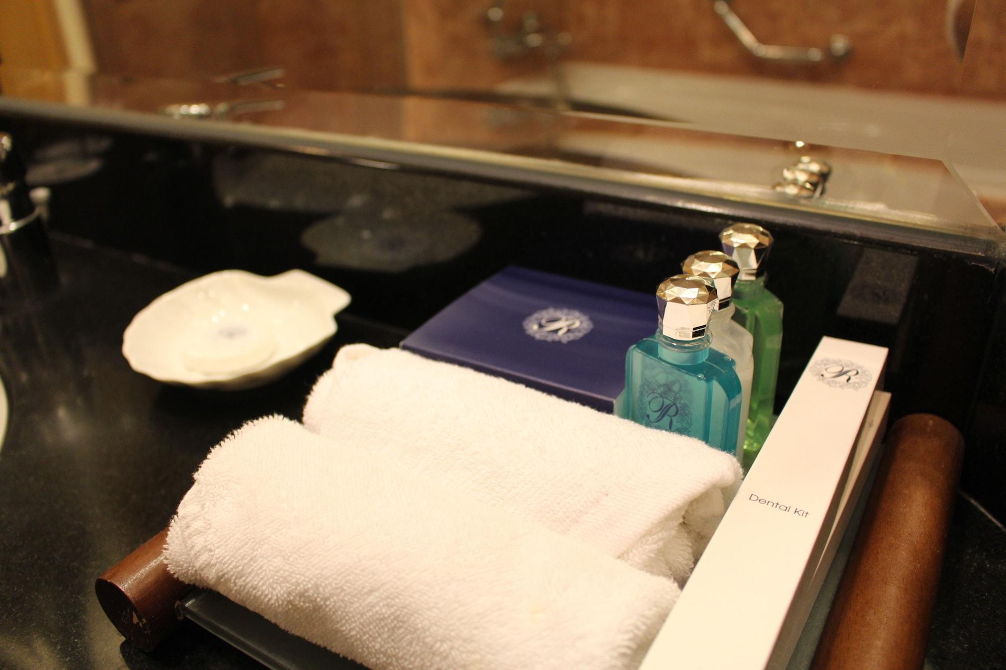 Royale Chulan Seremban Exterior photo A guest bathroom in a hotel