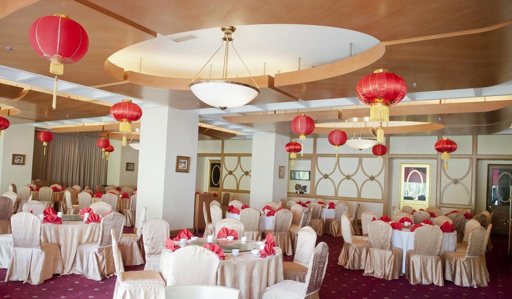 Royale Chulan Seremban Exterior photo The interior of the restaurant
