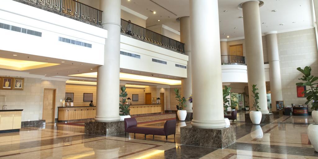 Royale Chulan Seremban Exterior photo The lobby of the hotel