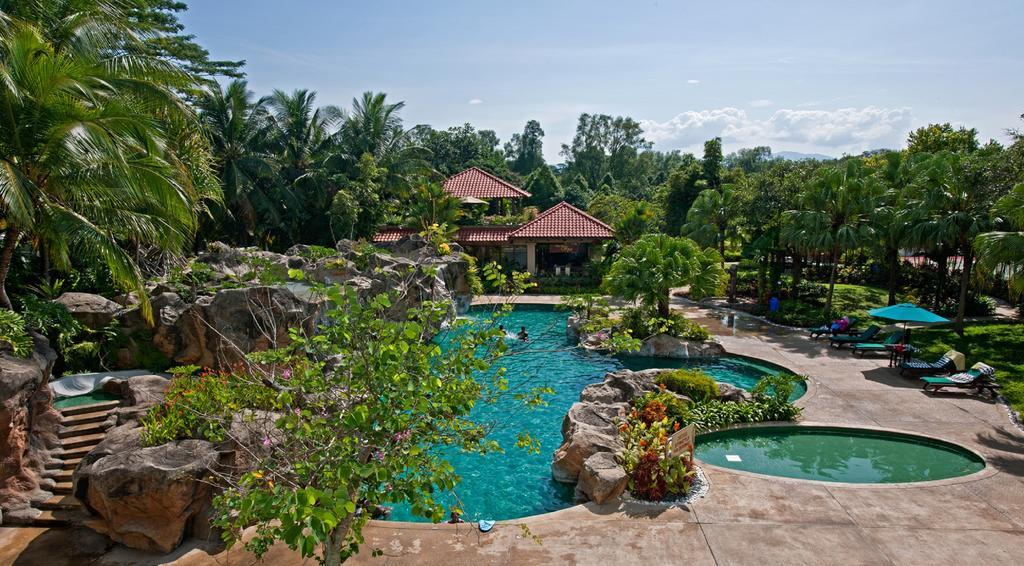 Royale Chulan Seremban Exterior photo The pool at the Sunway Lagoon Resort